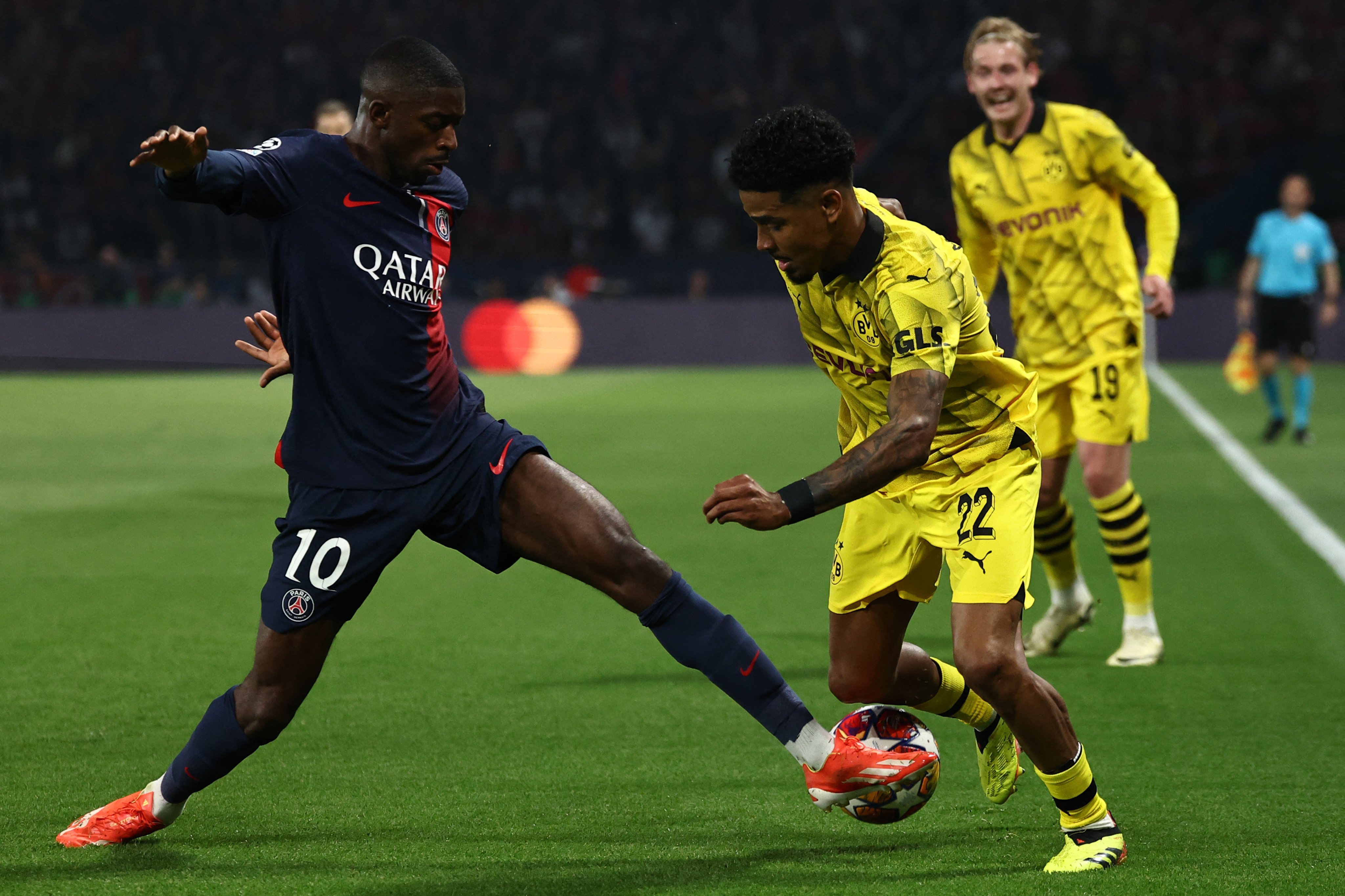 多特蒙德逆转成功，击败曼城