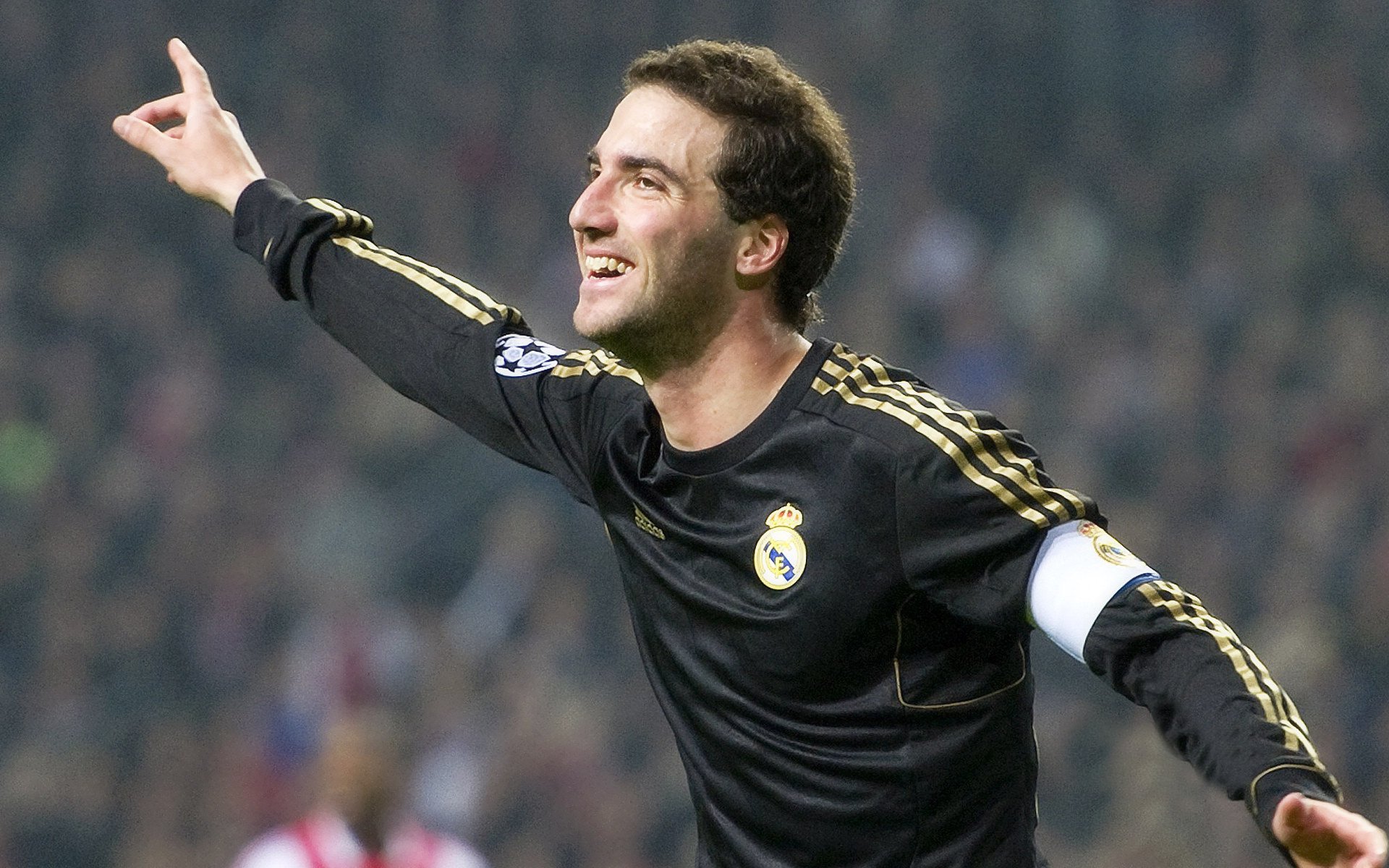 金玟哉状态火热，新西兰险胜多特蒙德背后的战术博弈